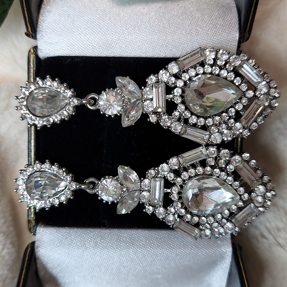 Vintage Style Crystal Dangle Bridal Fashion Earrings ~ EUC - Picture 4 of 5
